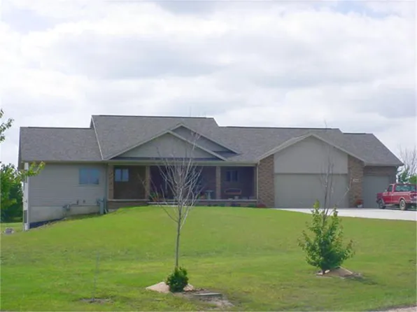 104 Maplewood Cir, Denver, IA 50622