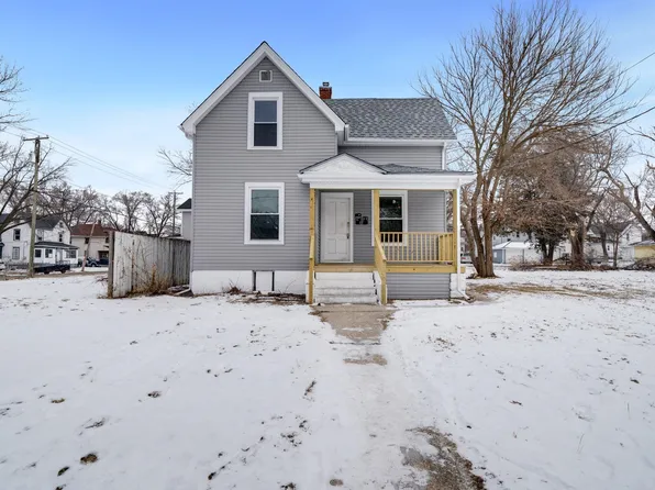 906 S 5th St, Rockford, IL 61104