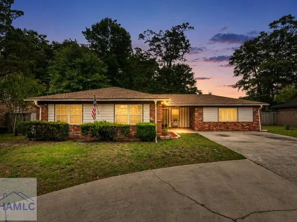 1046 Live Oak Dr, Hinesville, GA 31313