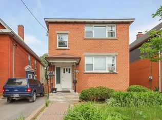 679 Roosevelt Ave #3, Ottawa, ON K2A 2A8