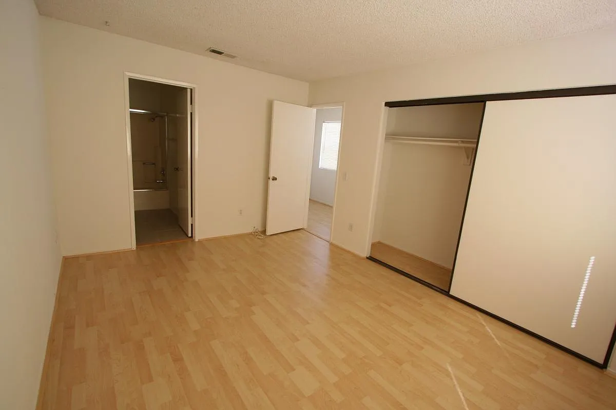 2 bed, 2.5 bath, 1100 sqft, $2,950 — Photo 2