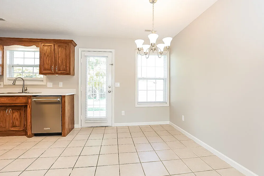 3 bed, 2.0 bath, 1260 sqft, $1,945 — Photo 4