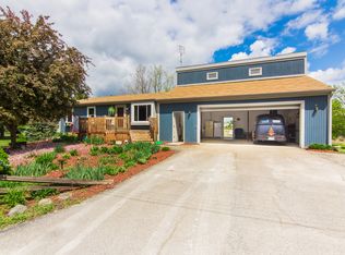 1500 Triple Oak Dr, Fenton, MI 48430