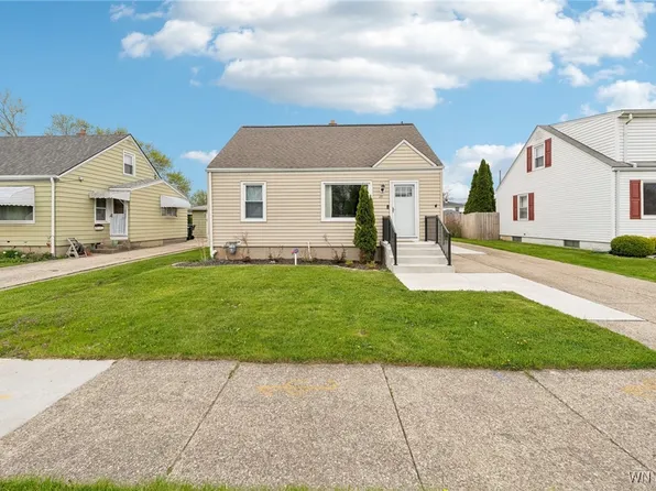 29 Clarence Harder Dr, Tonawanda, NY 14150