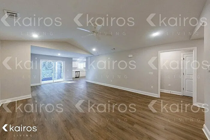 3 bed, 2.0 bath, 1453 sqft, $1,695 — Photo 3