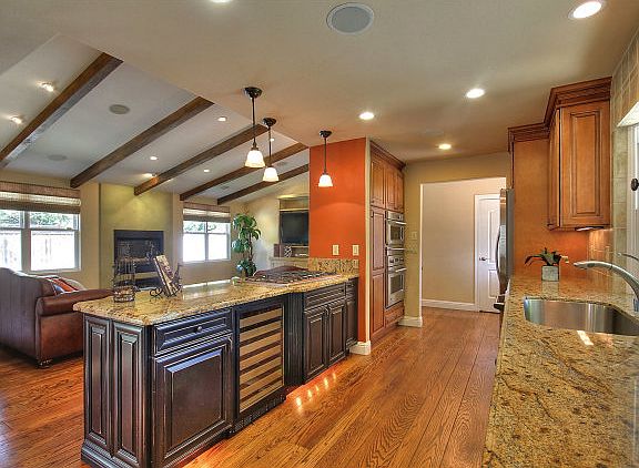 5th image of 2855 Castle Dr