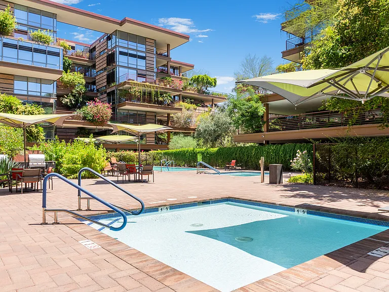 Outdoor pool and jacuzzi