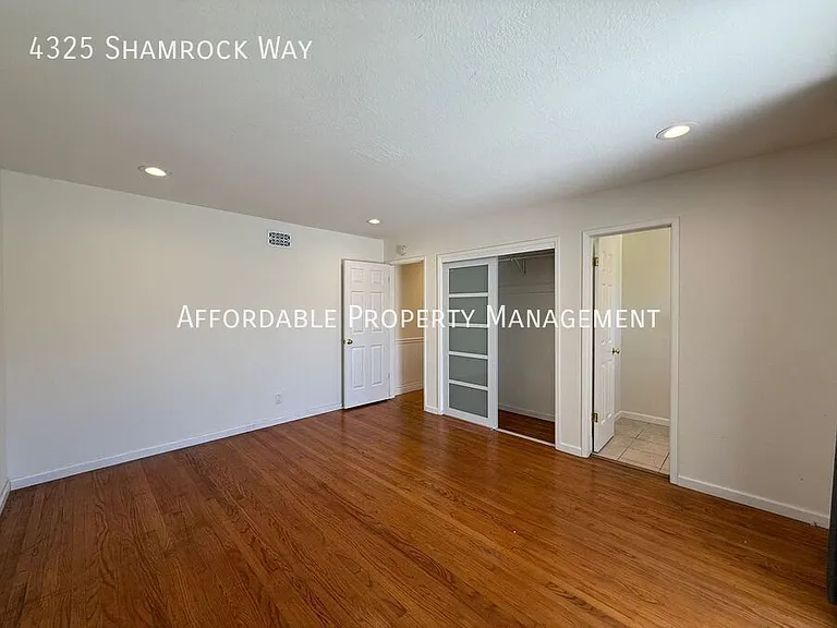 4325 Shamrock Way — Photo 10