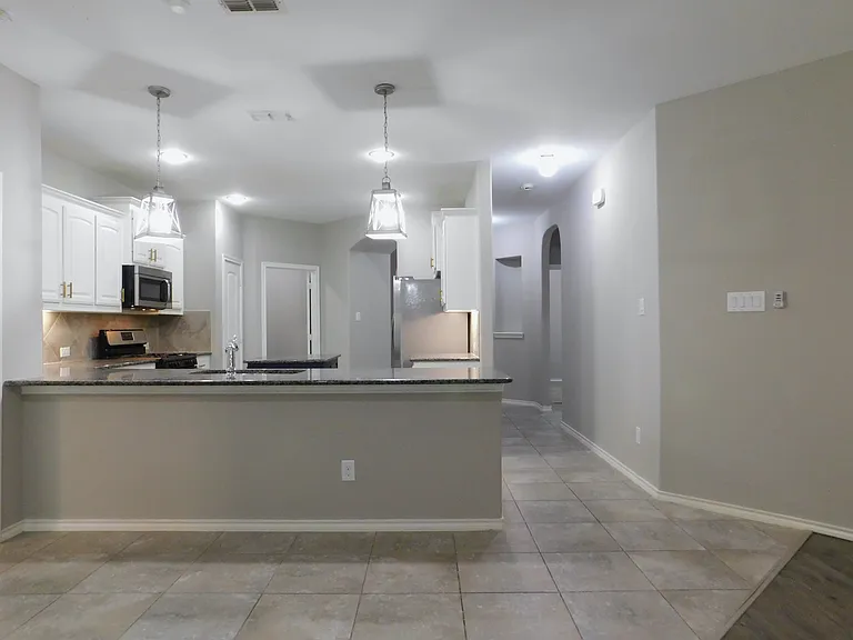2401 Windhaven Dr — Photo 8