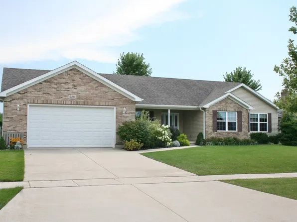 326 W Burlington Dr, Maple Park, IL 60151