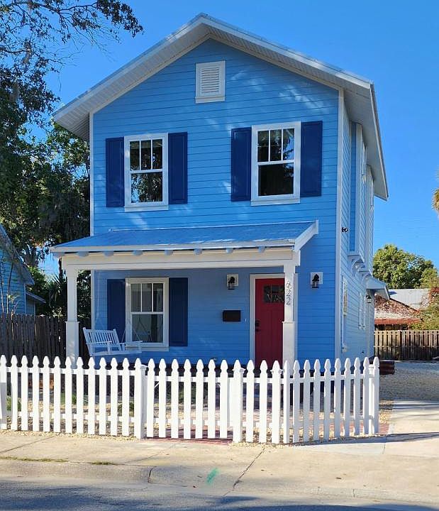 1st image of 622 NW 1st St