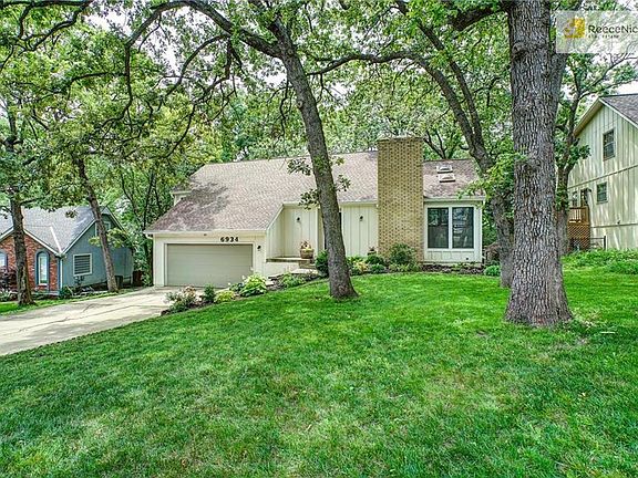 A lovely flat front yard.  The neighborhood is so quiet and friendly.