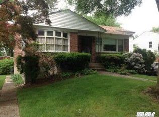 46 Aintree Rd, Westbury, NY 11590