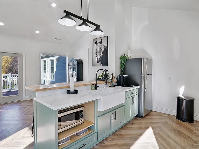 Southgate Apartments — Photo 12