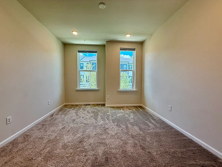614 Sadie Cir — Photo 12