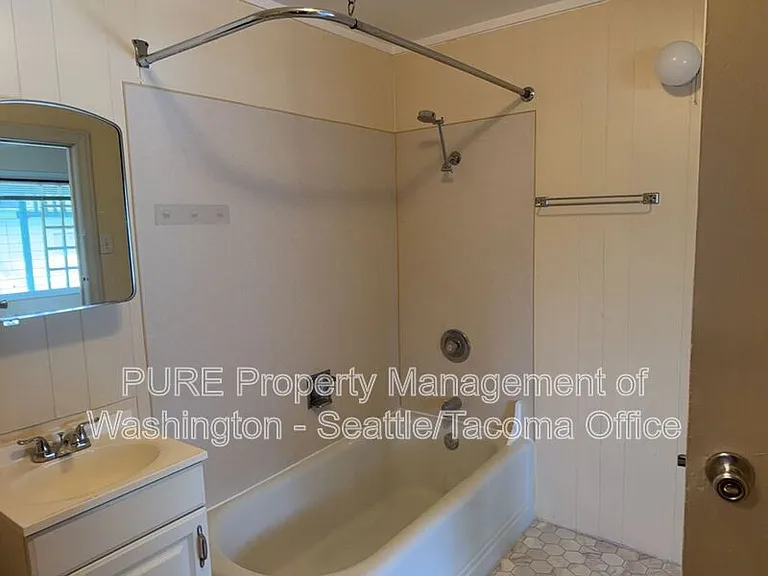 2106 42nd Ave SW — Photo 14