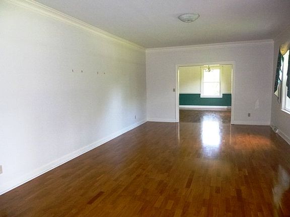 4th image of 104 Amherst Dr