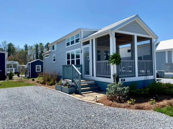 57 Breezy Meadow Ln, Flat Rock, NC 28731