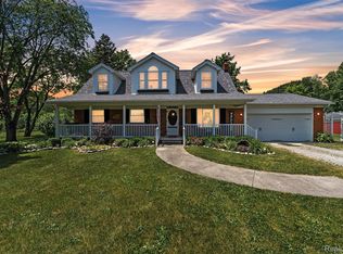 9413 N Dixboro Rd, South Lyon, MI 48178