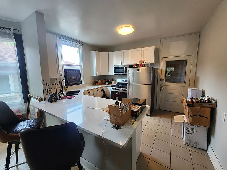 6107 N Washtenaw Ave #2W — Photo 2