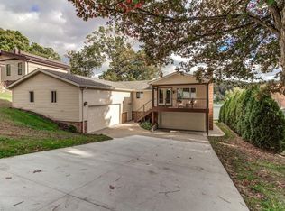 160 W Mohawk Dr, Malvern, OH