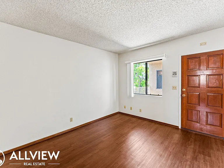 202 East 16th Street — Photo 3