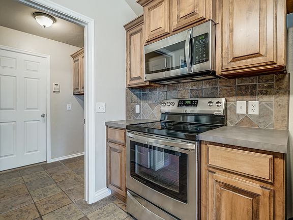 3rd image of 16024 Okalee Ln