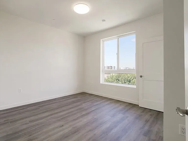 928 S Berendo St #301 — Photo 3