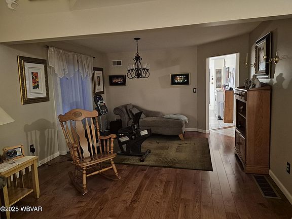 5th image of 1363 W Cardinal Dr