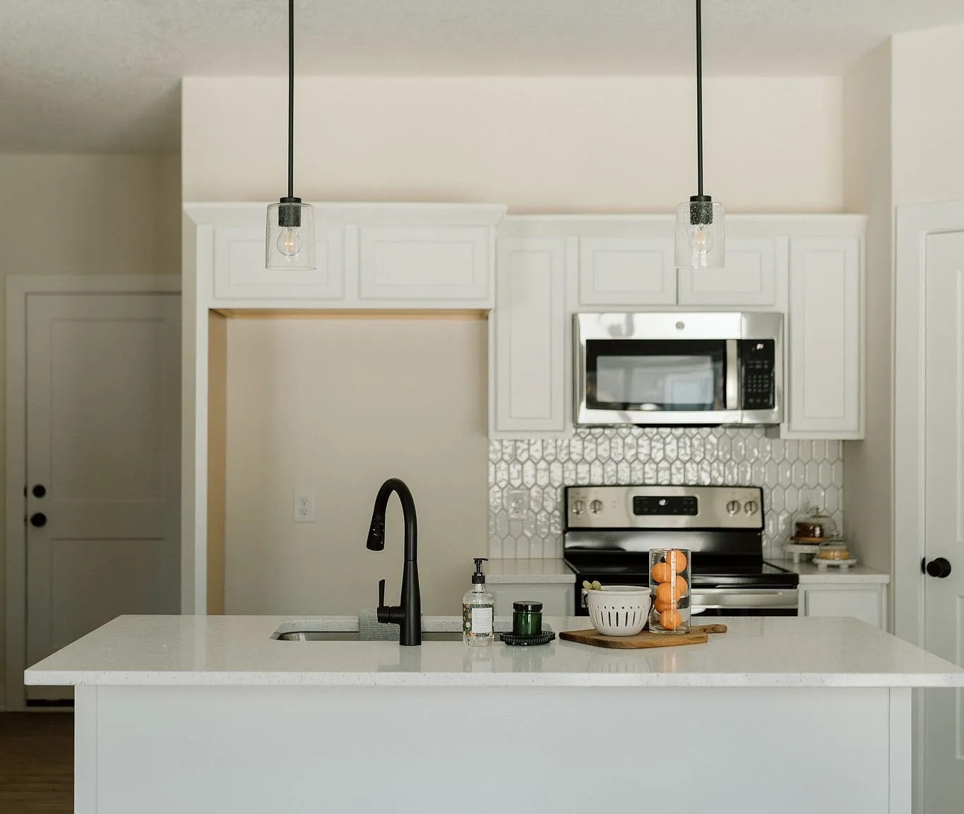 3 bed, 2.5 bath, 1645 sqft, $1,995 — Photo 3