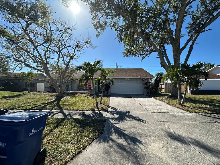 6535 Waterford Cir — Photo 2