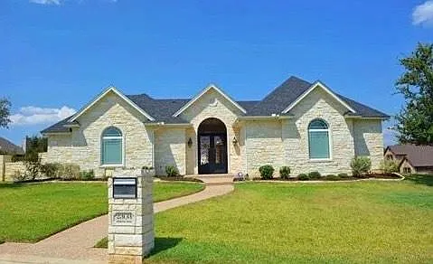 2303 High View Dr — Photo 1