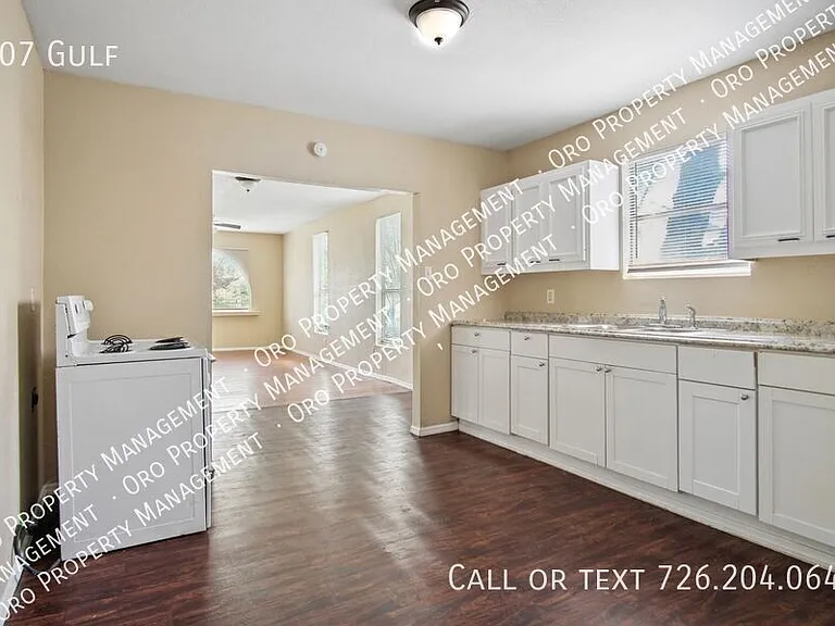 607 Gulf — Photo 11