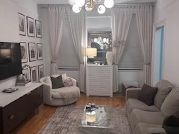 256 5th Avenue image 1 of 8