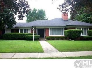 793 N Renaud Rd, Grosse Pointe Woods, MI 48236
