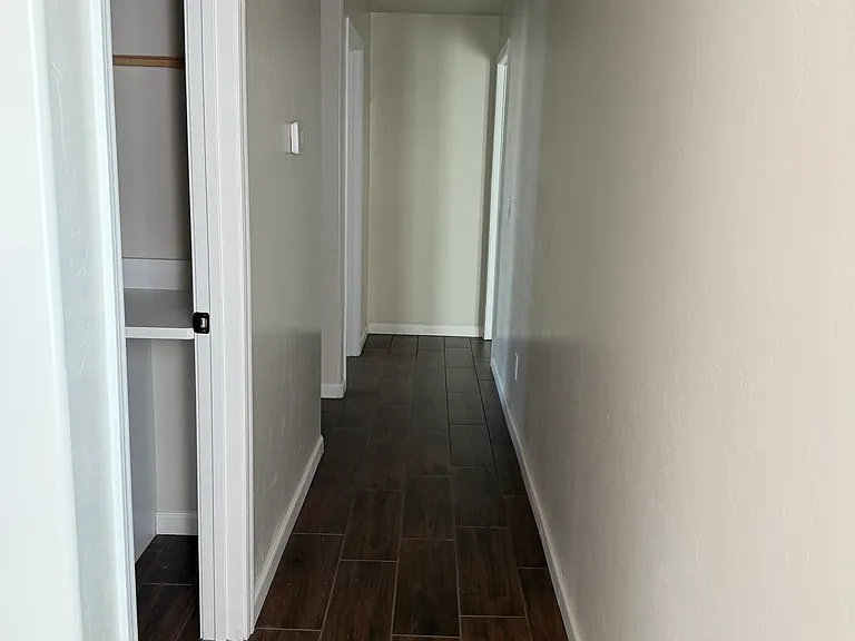 1831 E Breeze Ln — Photo 9