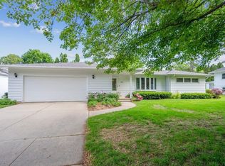 215 Julie Ct, Waterloo, IA 50702