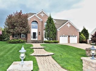 16 Macfarlane Cir, Monroe Township, NJ 08831