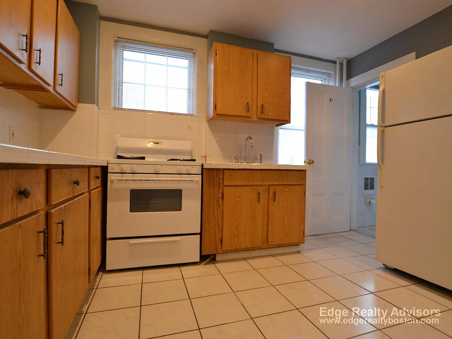 4 bed, 2.0 bath, $4,100 — Photo 3