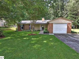 2 Oak Hollow Ct, Greenville, SC 29607