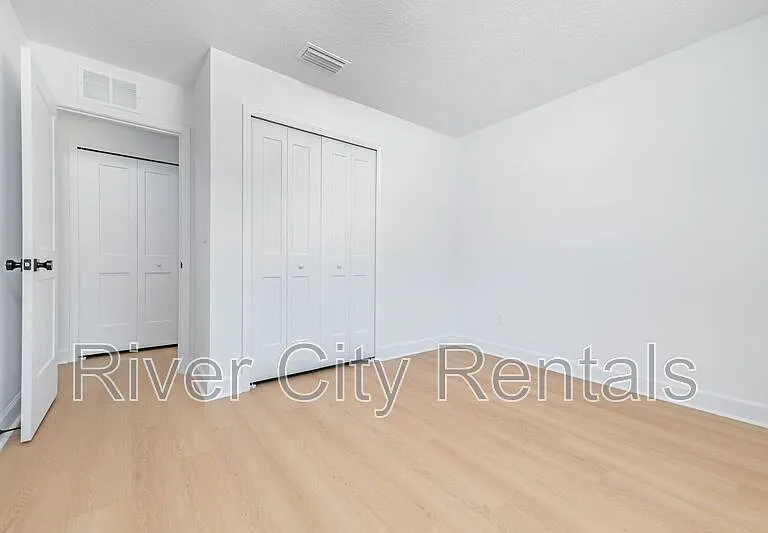 1030 SE 52nd St — Photo 10