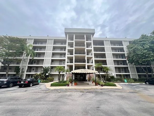 3 bed, 1400 sqft, $2,400 — Photo 1