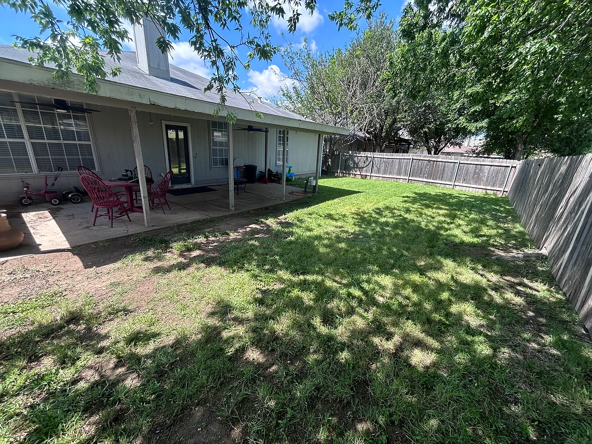 Building Photo - 1116 Disraeli Cir