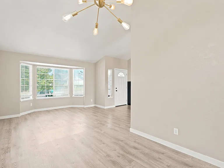 8034 Fairlands Way — Photo 6