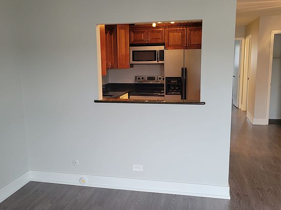3rd image of 2420 Randall Ln APT 3E