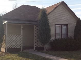 102 S 19th St, Hot Springs, SD 57747