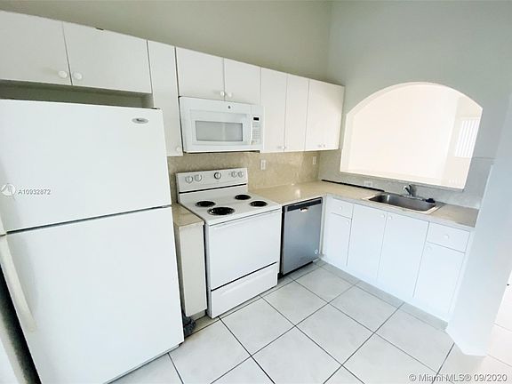 5th image of 1271 SE 28th Ct Unit 204