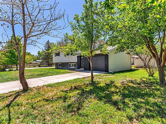 4th image of 414 Loma Dr