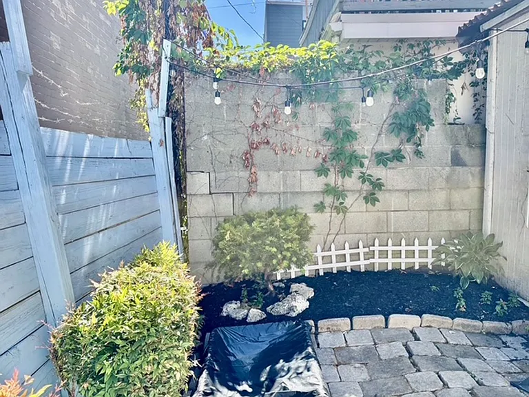 2503 Carpenter St — Photo 8