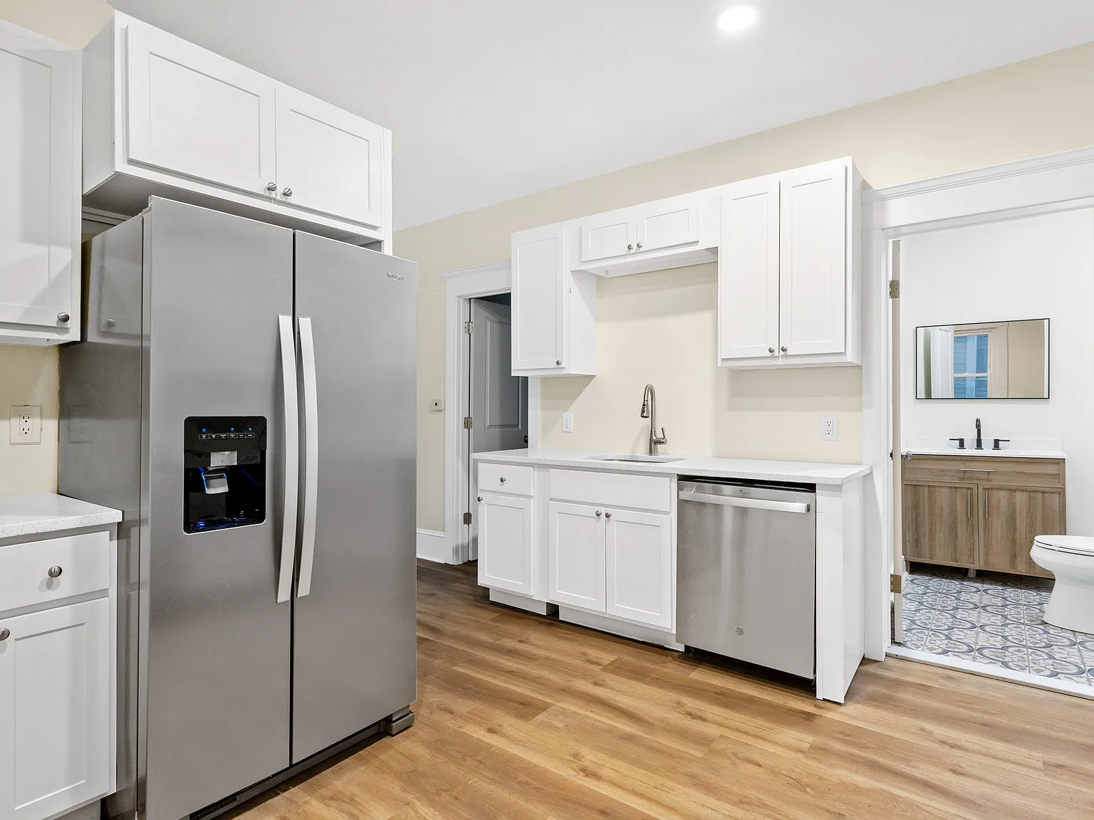 8 bed, 2772 sqft, $4,800 — Photo 2